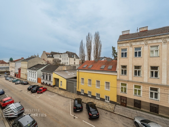 Vollsaniertes Zinshaus mit 4 Einheiten und Rohdachboden, Nähe Sternwartepark