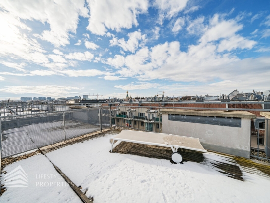 Lichtdurchflutete Maisonette-Wohnung mit Dachterrasse, Nähe Arenbergpark