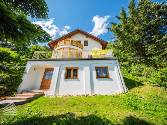 Einzigartiges Einfamilienhaus in wunderschöner Hanglage