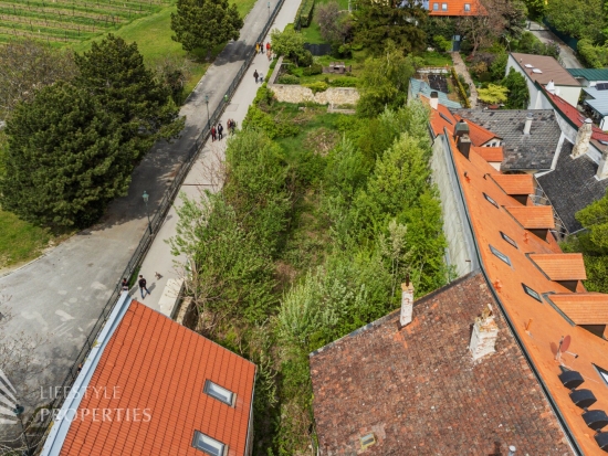 Grundstück mit sanierungsbedürftigen Zinshäusern in zentraler Lage von Gumpoldskirchen