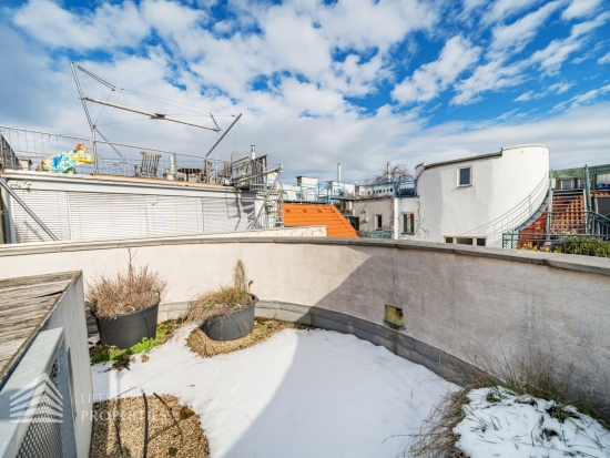 Lichtdurchflutete Maisonette-Wohnung mit Dachterrasse, Nähe Arenbergpark