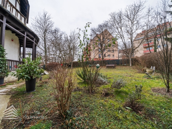 Exklusives, möbliertes Penthouse mit Dachterasse inklusive einer Regelgeschoßwohnung mit Balkon und Veranda