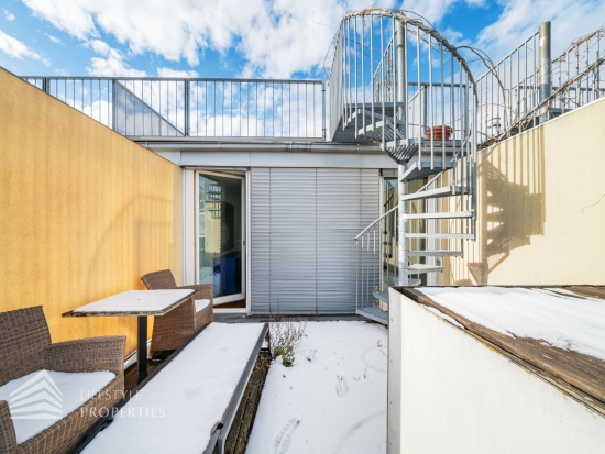 Lichtdurchflutete Maisonette-Wohnung mit Dachterrasse, Nähe Arenbergpark