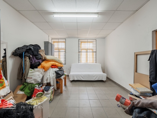 Geschäftslokal mit Dienstwohnung und Garage, Nähe Gürtel