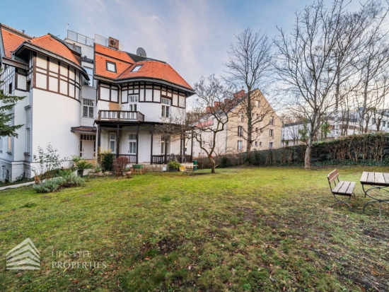 Eindrucksvolle 3-Zimmer Altbauwohnung mit Terrasse und Veranda im 13. Wiener Gemeindebezirk