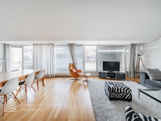 Lichtdurchflutete Maisonette-Wohnung mit Dachterrasse, Nähe Arenbergpark