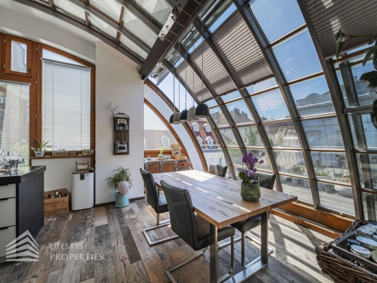 Einzigartiges Penthouse mit großer Terrasse und 2 Garagenplätzen!