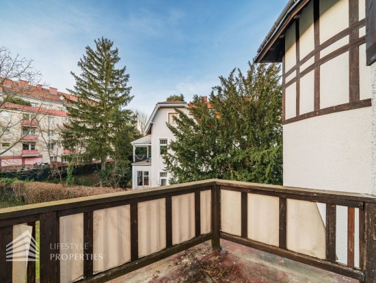 Eindrucksvolle 3-Zimmer Altbauwohnung mit Terrasse und Veranda im 13. Wiener Gemeindebezirk