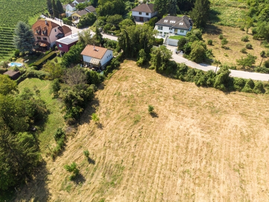 Großartiges Grundstück mit Baubewilligung in Ruhelage, Nähe Ölberg