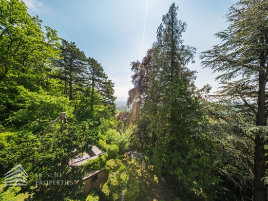 Luxuriöse Parkvilla mit einzigartigem Fernblick