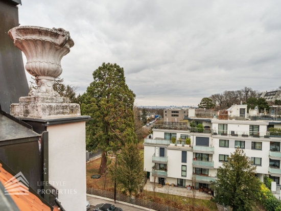 Exklusives, möbliertes Penthouse mit Dachterasse inklusive einer Regelgeschoßwohnung mit Balkon und Veranda