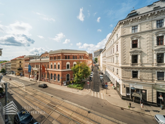 Exklusive Altbau-Etage mit 2 Balkonen nähe Volksoper