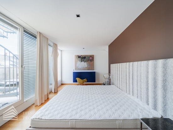 Lichtdurchflutete Maisonette-Wohnung mit Dachterrasse, Nähe Arenbergpark