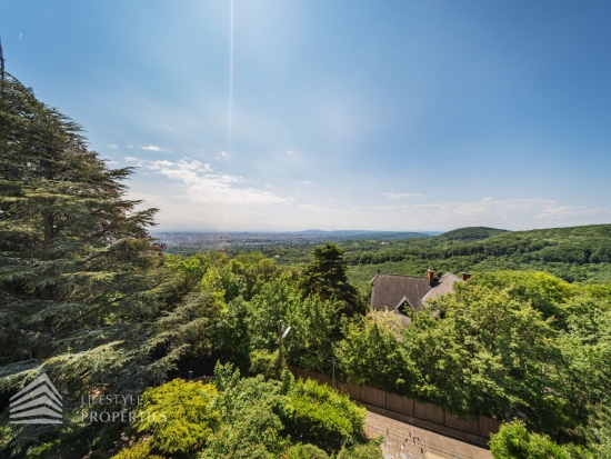 Luxuriöse Parkvilla mit einzigartigem Fernblick