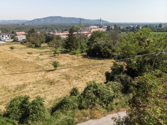 Großartiges Grundstück mit Baubewilligung in Ruhelage, Nähe Ölberg