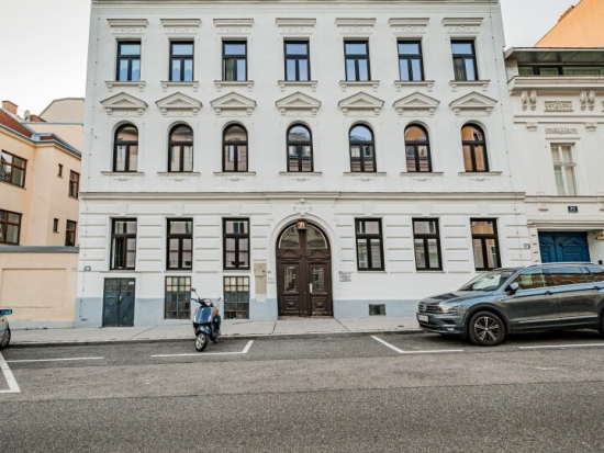 Wohnungspaket bestehend aus 3 großen Einheiten, Nähe Lidlpark