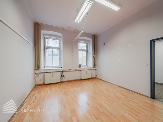 Geräumiges 3-Zimmer Büro mit großem Lager, Nähe Landstraße