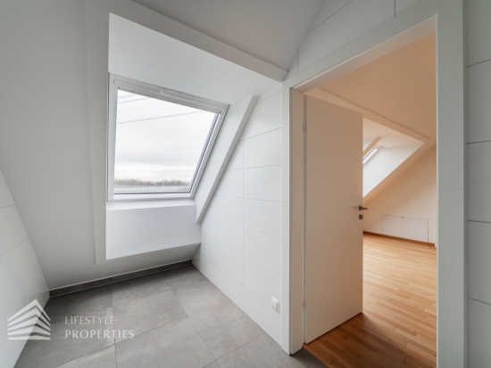 Moderne 2-Zimmer Dachgeschosswohnung mit Terrasse, Nähe Floridsdorfer Aupark