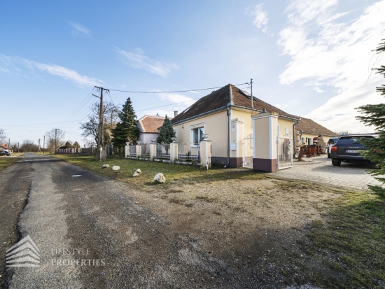 Einfamilienhaus mit großem Garten