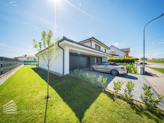 Modernes Einfamilienhaus mit Garten in Ruhelage