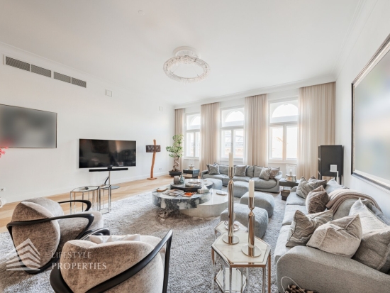 Eleganter 7-Zimmer Altbau mit Balkon, Nähe Börse