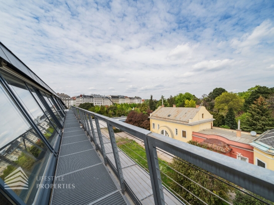 Saniertes 10-Zimmer Büro mit Balkon, Nähe Schloss Belvedere